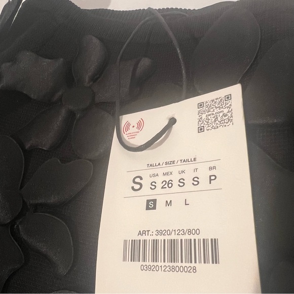 Zara Black 3D Floral Textured Knit Mini Skirt. S NWT - Picture 10 of 10